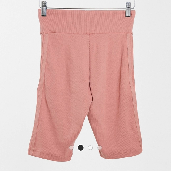 Adidas shorts in ash pink - Picture 5 of 11